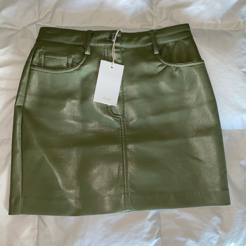 Brand new Aritzia skirt